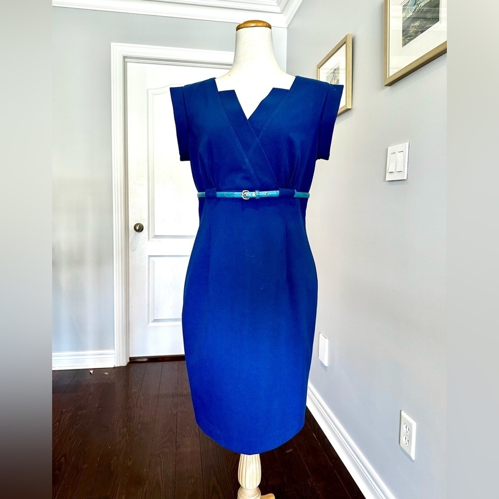 Calvin Klein Blue Sheath Dress with V-neck and Cap Sleeves - Size 8